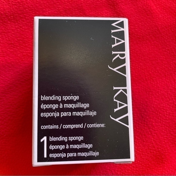 Mary Kay Blending Sponge (Black) - Picture 2 of 2
